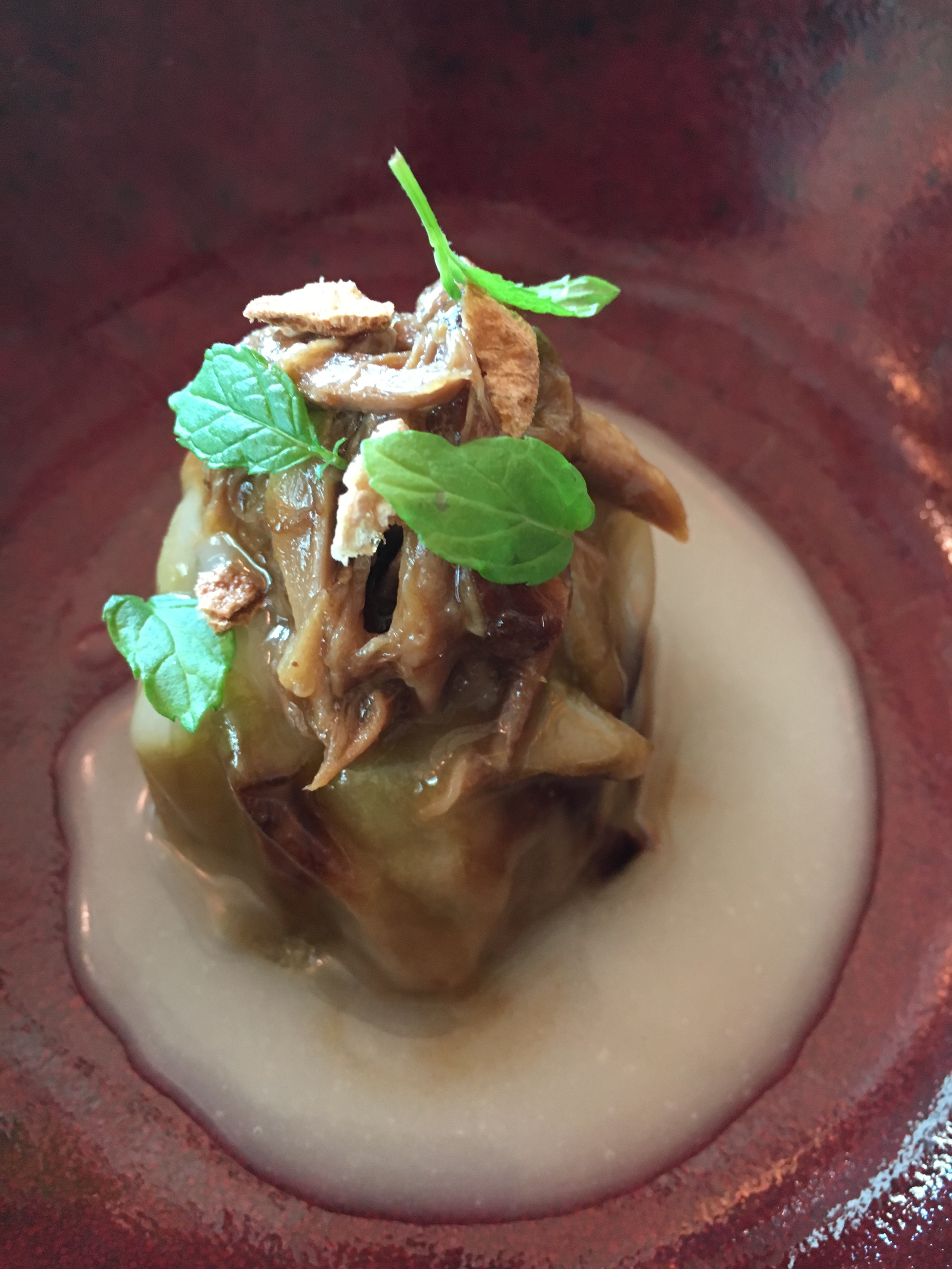 Stracotto di melanzane con codina croccante di maiale all’Amontillado ( vino bianco di Jerez de la Frontera)