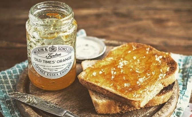 Marmellate Tiptree. The best of both worlds (for breakfast)