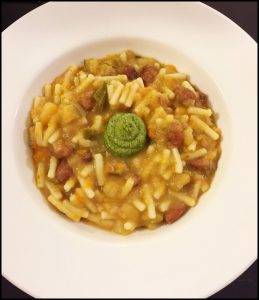 Minestrone alla genovese con bricchetti e pesto